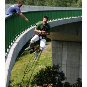 Bungee jumping - Kieneova houpačka POČET OSOB: 2, SPECIFIKACE: Tandem houpačka z mostu + DVD (62 metrů)