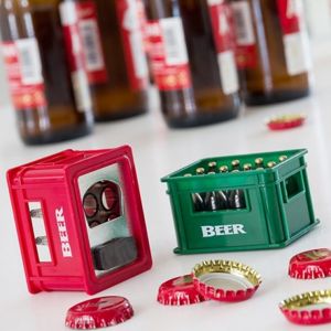 79-4981 Otvírák s magnetem bedýnka piva Gadget and Gifts Červená